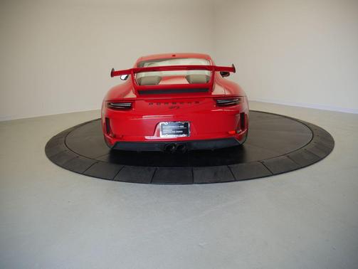 Guards Red 2018 Porsche 911 GT3