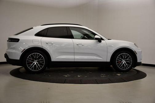 2025 Porsche Macan 4S