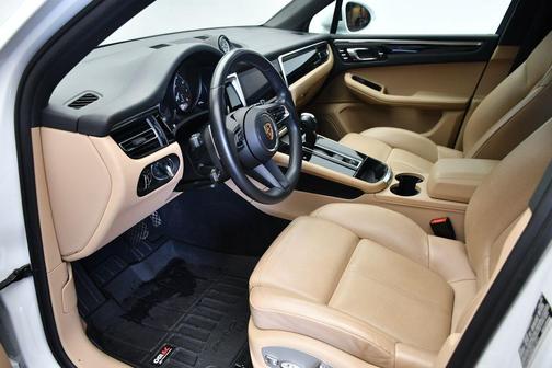 Carrara White Metallic 2023 Porsche Macan Macan