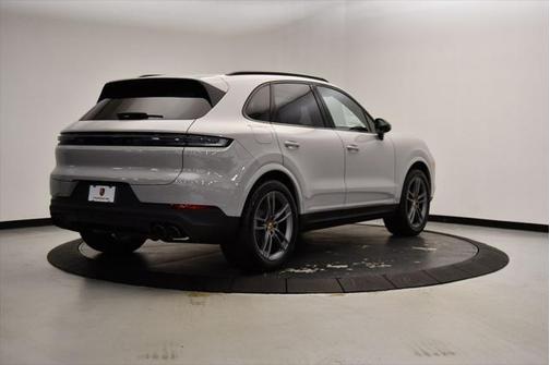 2024 Porsche Cayenne Base (Tiptronic)