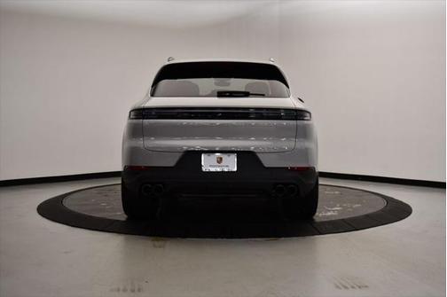 2024 Porsche Cayenne Base (Tiptronic)
