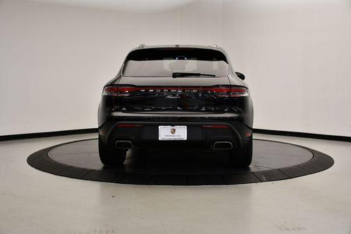 2025 Porsche Macan T