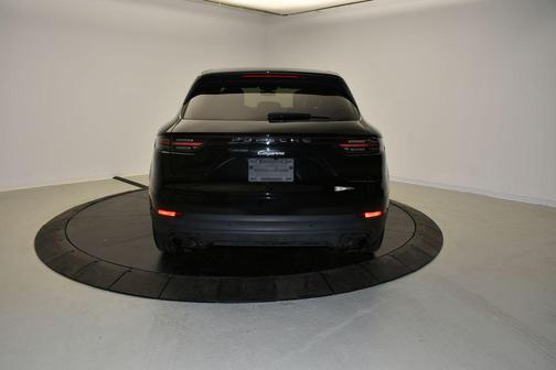 Chromite Black Metallic 2023 Porsche Cayenne Platinum Edition