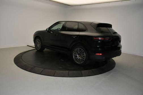 Chromite Black Metallic 2023 Porsche Cayenne Platinum Edition
