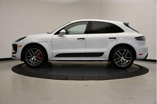 2022 Porsche Macan Base