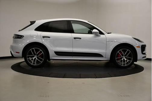 2022 Porsche Macan Base