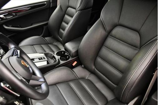 2022 Porsche Macan Base