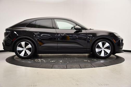 2025 Porsche Macan 4
