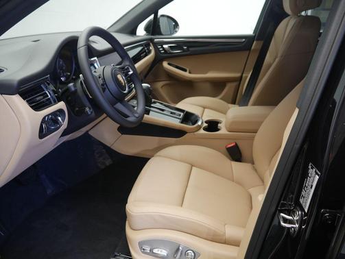 Jet Black Metallic 2026 Porsche Macan Macan