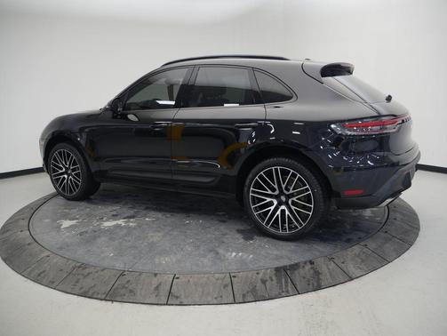 2022 Porsche Macan Base (PDK)