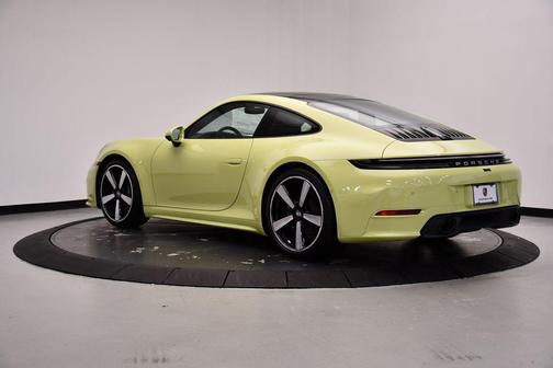 2025 Porsche 911 Carrera