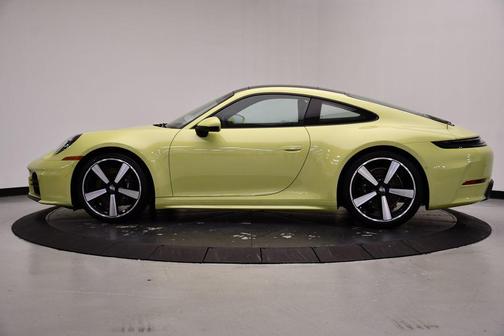2025 Porsche 911 Carrera
