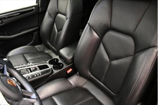 2021 Porsche Macan Base