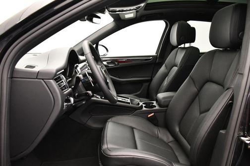 Volcano Grey Metallic 2025 Porsche Macan