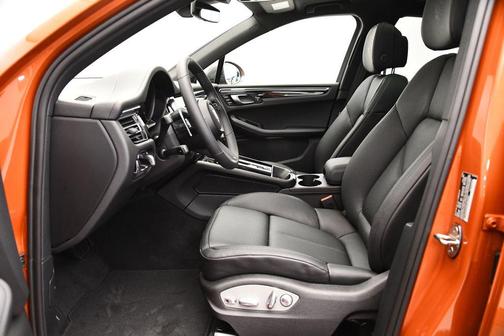 2025 Porsche Macan T