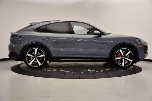 2025 Porsche Cayenne GTS