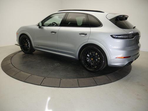 Dolomite Silver Metallic 2021 Porsche Cayenne GTS