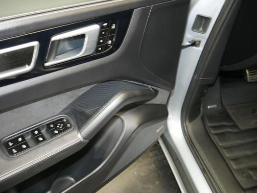 Dolomite Silver Metallic 2021 Porsche Cayenne GTS