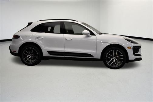 2025 Porsche Macan T