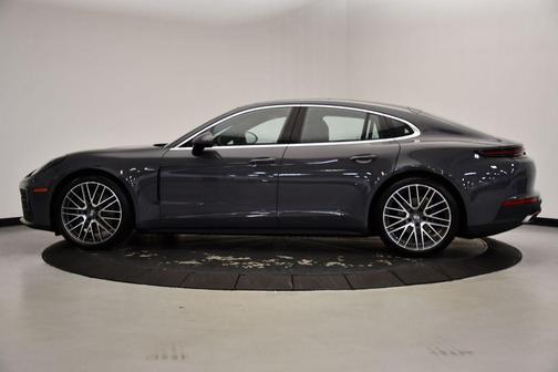 2025 Porsche Panamera 4