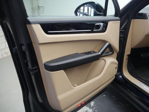 Moonlight Blue Metallic 2023 Porsche Cayenne Turbo