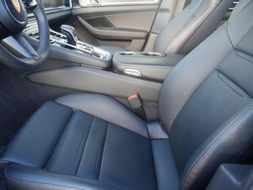 2023 Porsche Panamera 4 Platinum Edition