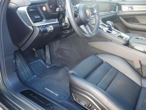 2023 Porsche Panamera 4 Platinum Edition