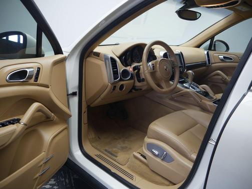 Sand White 2011 Porsche Cayenne Cayenne