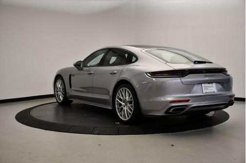 2022 Porsche Panamera E-Hybrid 4