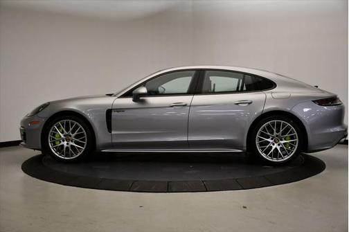 2022 Porsche Panamera E-Hybrid 4