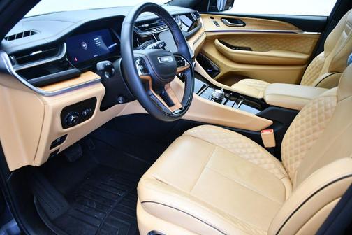 Diamond Black Crystal Pearlcoat 2023 Jeep Grand Cherokee Summit