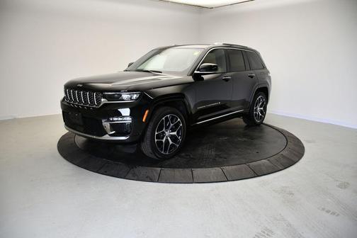 Diamond Black Crystal Pearlcoat 2023 Jeep Grand Cherokee Summit