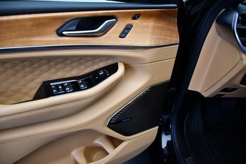 Diamond Black Crystal Pearlcoat 2023 Jeep Grand Cherokee Summit