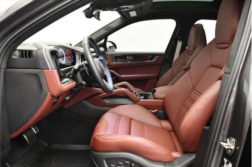 2025 Porsche Cayenne GTS