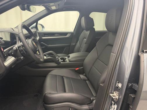 Platinum Silver Metallic 2026 Porsche Cayenne Cayenne