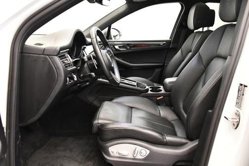 2023 Porsche Macan T