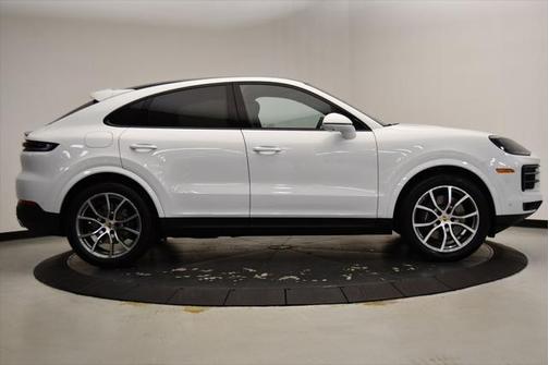 2024 Porsche Cayenne Base (Tiptronic)