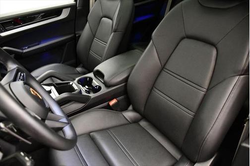 2024 Porsche Cayenne Base (Tiptronic)
