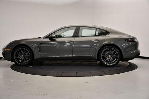 2022 Porsche Panamera 4 Platinum Edition