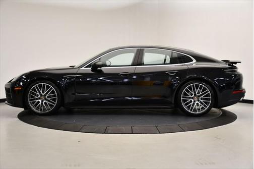2025 Porsche Panamera 4