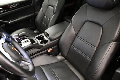 2022 Porsche Cayenne Platinum Edition