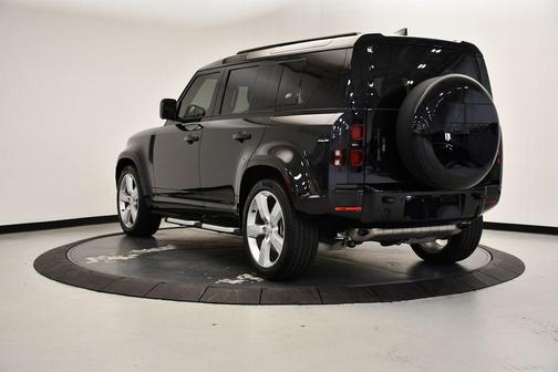 2024 Land Rover Defender 110 P400 X-Dynamic SE