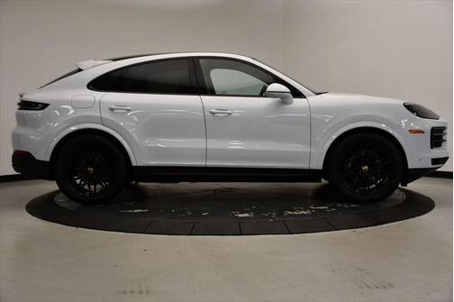 2024 Porsche Cayenne Base (Tiptronic)