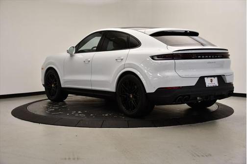 2024 Porsche Cayenne Base (Tiptronic)
