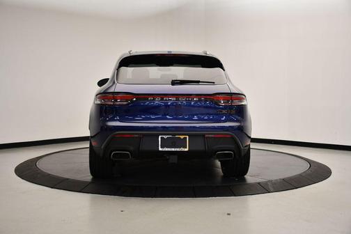 Gentian Blue Metallic 2025 Porsche Macan