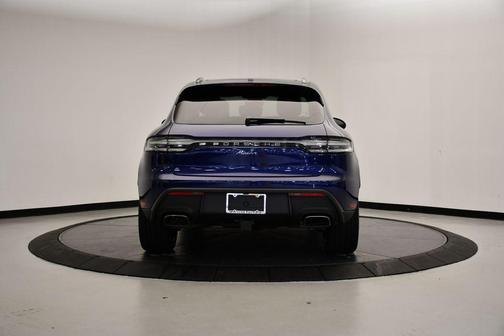 Gentian Blue Metallic 2026 Porsche Macan Macan