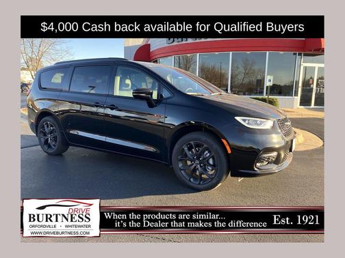 Diamond Black Crystal Pearlcoat 2026 Chrysler Pacifica Limited