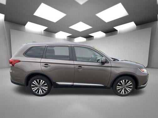 2019 Mitsubishi Outlander SE