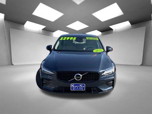 2022 Volvo S60 T5 Momentum