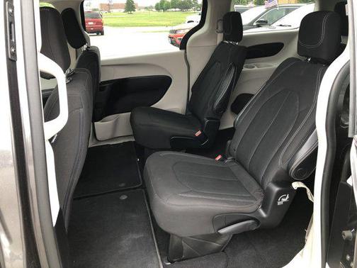 2021 Chrysler Voyager LX